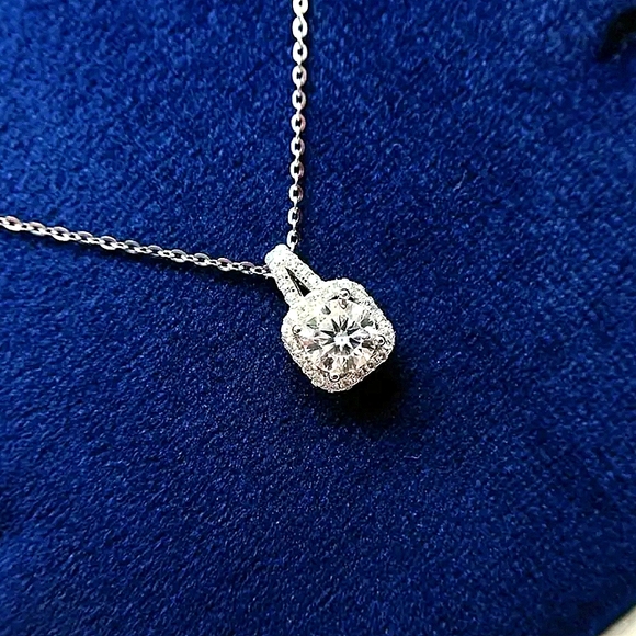 NEW 1ct Moissanite Pendant Necklace, 925 Sterling Silver with GRA Certification - Picture 4 of 5